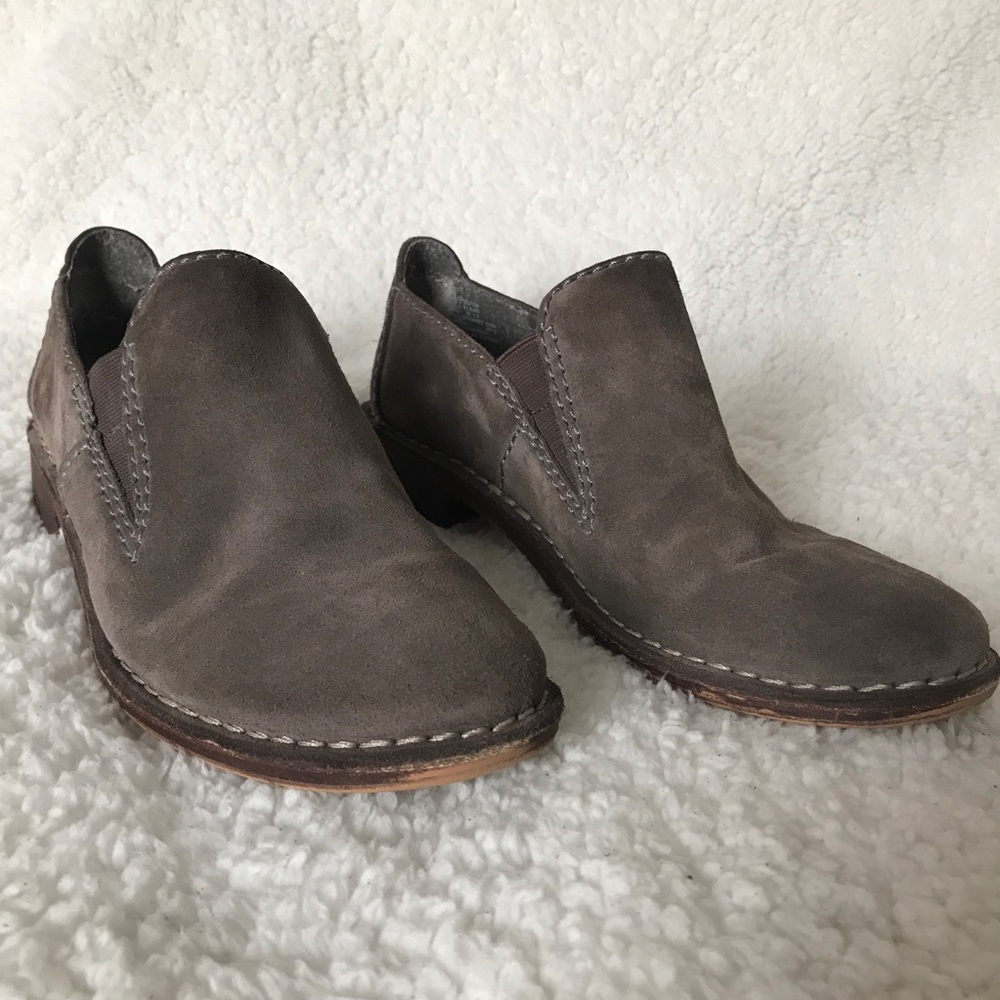 Clarks Women’s Gray Loafers